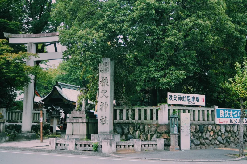 Crossing Into Stillness: What Japanese Temple Threshold Rituals Reveal About the Art of Sacred Transition